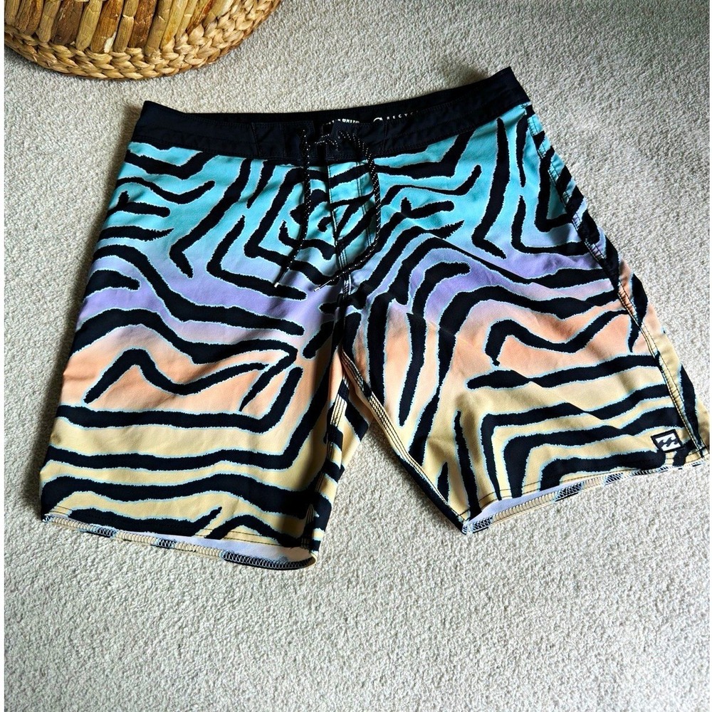 Billabong Sundays Pro 19" Men's Boardshorts Size 32 Solar Print Pastel Black
